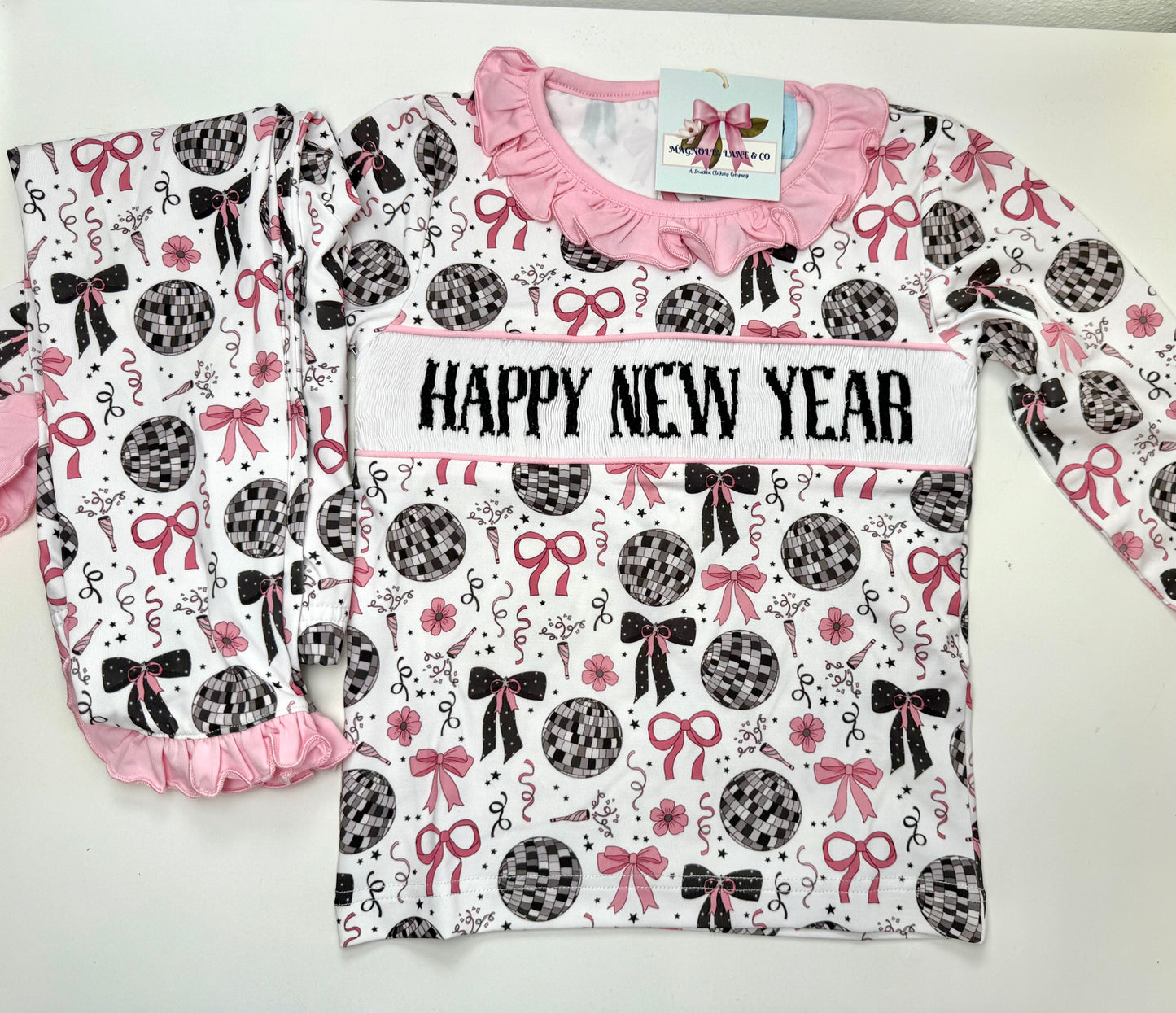 PO28: Girl's New Years Lounge (ETA: DECEMBER)